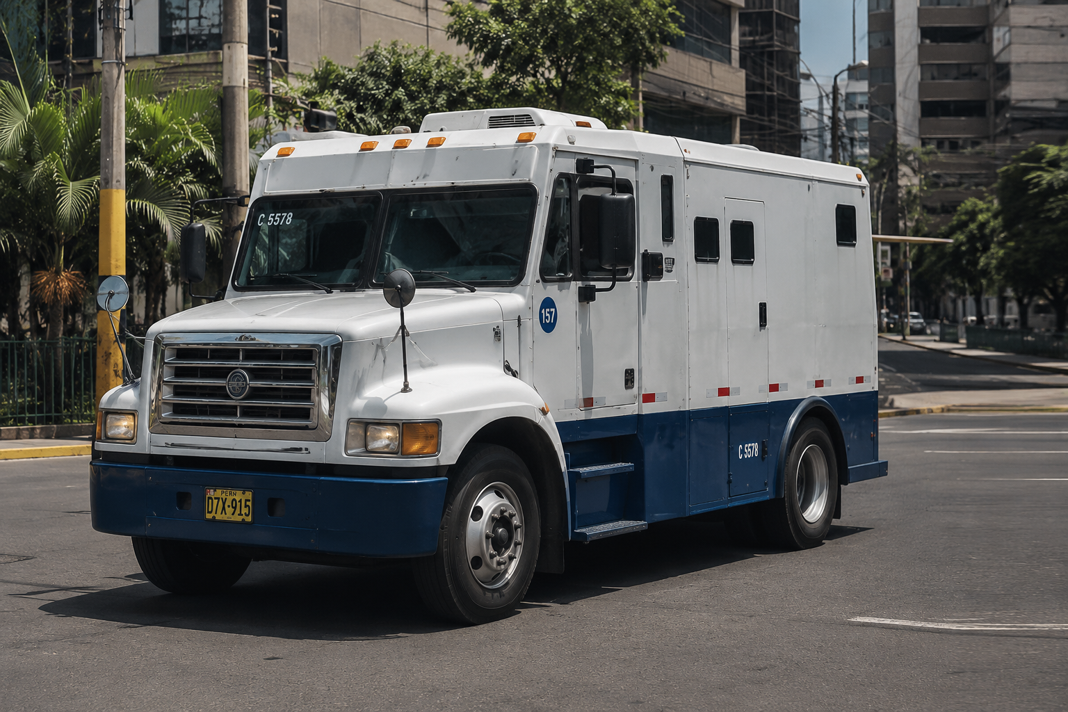 Camión blindado COTTSEPRI en operación